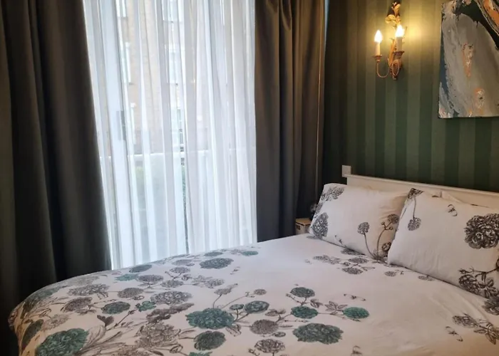 Chelsea Harbour Double Room Next Design Centre